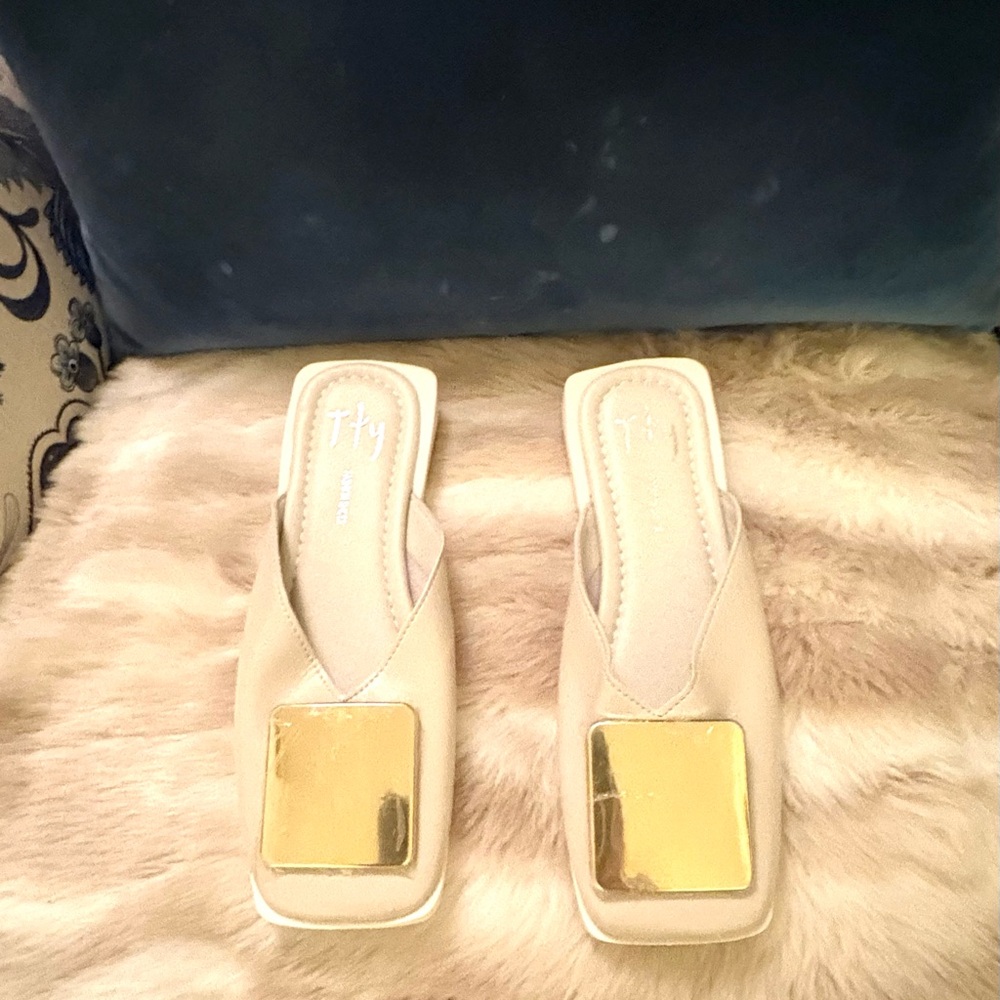 Elegant Cream Mules with Gold Accent